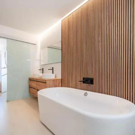 Luxury Rooftop, Private Jacuzzi With Mountain Views * ماربيا