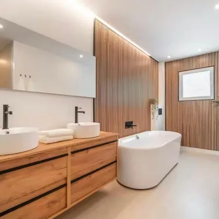 شقة Luxury Rooftop, Private Jacuzzi With Mountain Views